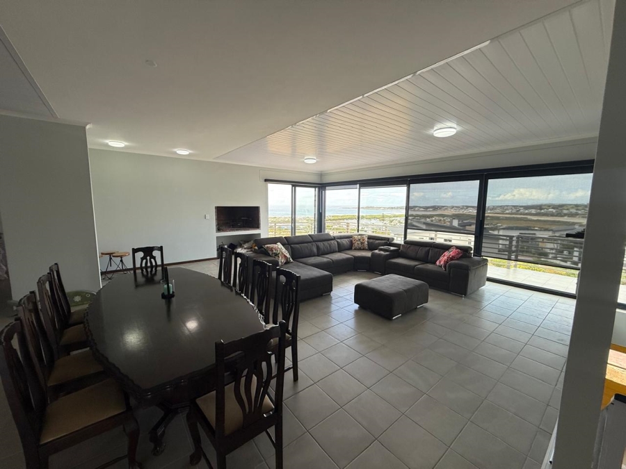 5 Bedroom Property for Sale in Stilbaai Oos Western Cape